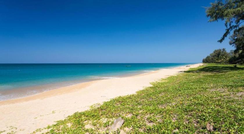 Royal Lee Resort And Spa Nai Yang Beach Exterior foto